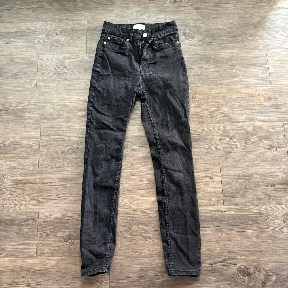 Black Skinny Jeans H&M
Size 4